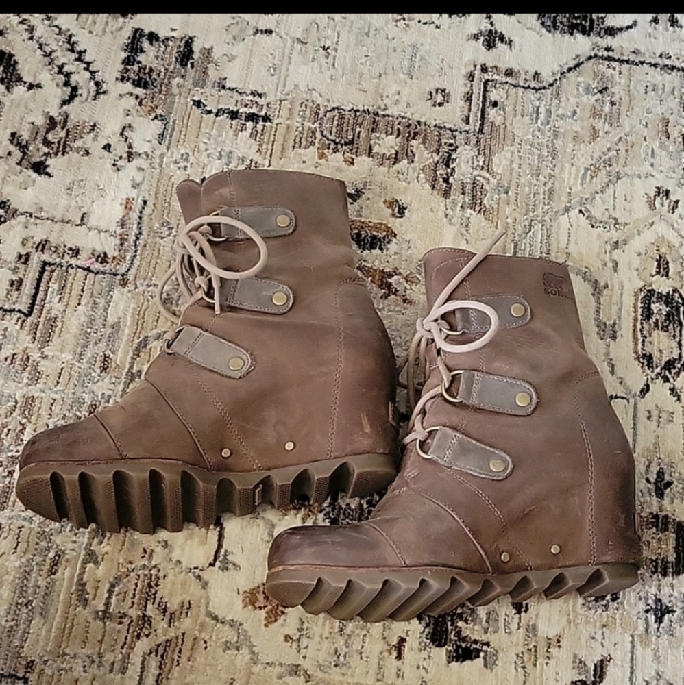 Sorel Joan of Arctic lace up lexie wedges size 8